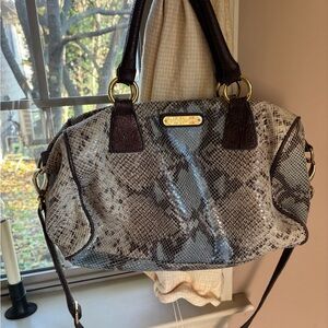 Elegant Snakeskin Patterned Handbag